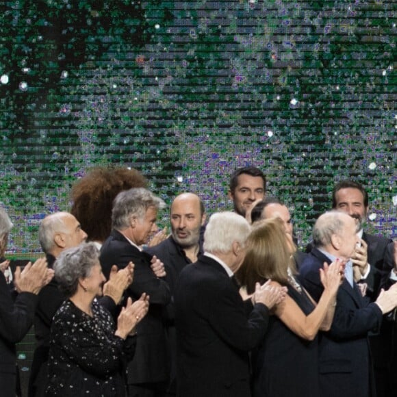 Marthe Villalonga, Gérard Jugnot, Guy Bedos, Claude Brasseur, Cédric Klapisch, François-Xavier Delaison, Jean Dujardin, Jean-Paul Belmondo (Smoking Dior, chaussures Carvil) , Alice Pol, Guillaume Gallienne, Claudia Cardinale, Charles Gérard, Richard Anconina - 42ème cérémonie des César à la salle Pleyel à Paris le 24 février 2017. © Olivier Borde / Dominique Jacovides / Bestimage