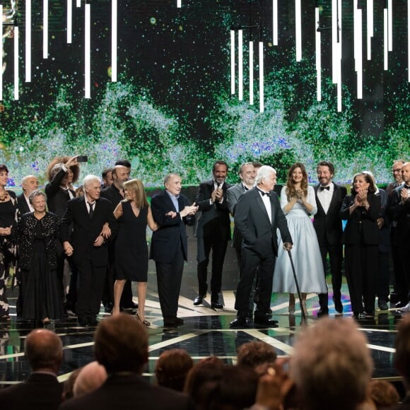 Marthe Villalonga, Gérard Jugnot, Guy Bedos, Claude Brasseur, Cédric Klapisch, François-Xavier Delaison, Jean Dujardin, Jean-Paul Belmondo (Smoking Dior, chaussures Carvil) , Alice Pol, Guillaume Gallienne, Claudia Cardinale, Charles Gérard, Richard Anconina - 42ème cérémonie des César à la salle Pleyel à Paris le 24 février 2017. © Olivier Borde / Dominique Jacovides / Bestimage