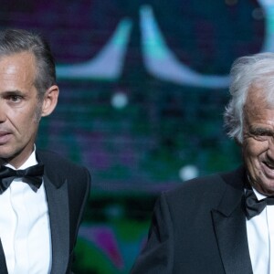 Paul Belmondo (Smoking Dior, chaussures Carvil) et son père Jean-Paul Belmondo (Smoking Dior, chaussures Carvil) - 42ème cérémonie des César à la salle Pleyel à Paris le 24 février 2017. © Olivier Borde / Dominique Jacovides / Bestimage