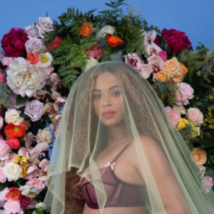 Beyoncé enceinte de jumeaux annonce sa grossesse sur Instagram au mois de février 2017
