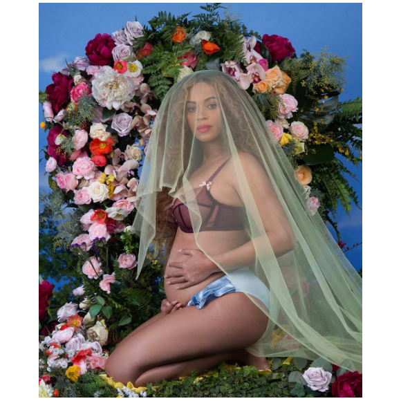 Beyoncé enceinte de jumeaux annonce sa grossesse sur Instagram au mois de février 2017