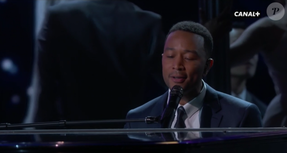 John Legend joue les deux chansons originales de La La Land aux Oscars 2017.