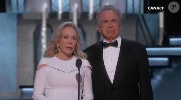 Warren Beaty et Faye Dunaway réunis pour remettre l'Oscar du meilleur film.