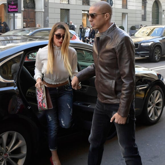 David Trezeguet et Beatriz Villalba arrivent pour le défilé Trussardi à la Fashion Week de Milan le 26 février 2017. © Mario Cartelli/ LaPresse/ABACAPRESS.COM