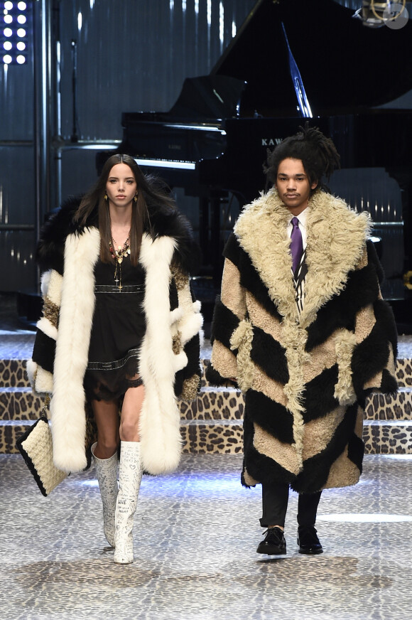 Adriana Moira et Luka Sabbat au défilé de mode prêt-à-porter automne-hiver 2017/2018 "Dolce & Gabbana" à Milan, le 26 février 2017.