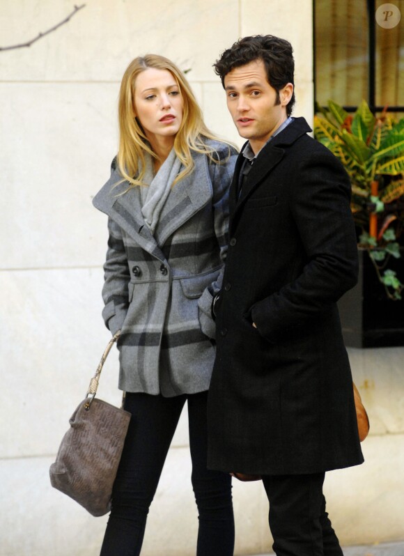 Blake Lively et Penn Badgley sur le tournage de la série "Gossip Girl" à New York le 1er novembre 2010