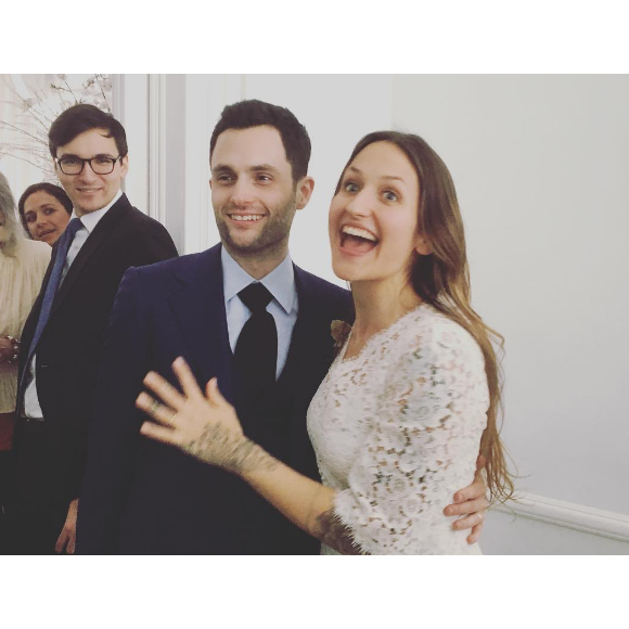 Penn Badgley et Domino Kirke le jour de leur mariage à New York, lundi 27 février 2017