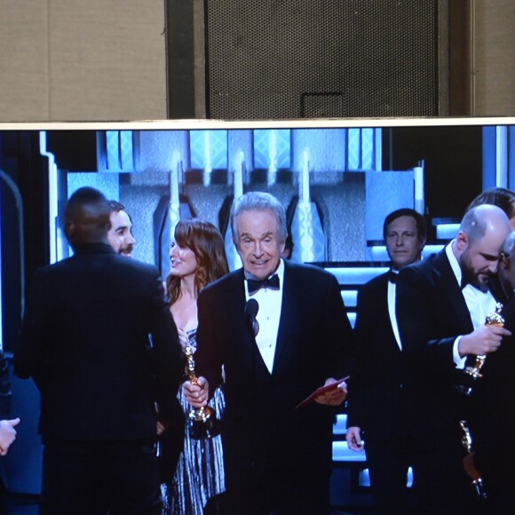 Image en press room pendant que Warren Beatty expliquait pourquoi il s'était trompé entre La La Land et Moonlight pendant les Oscars 2017.
