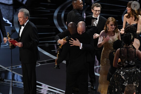 Le réalisateur de Moonlight,  Barry Jenkins, remporte finalement l'Oscar du meilleur.