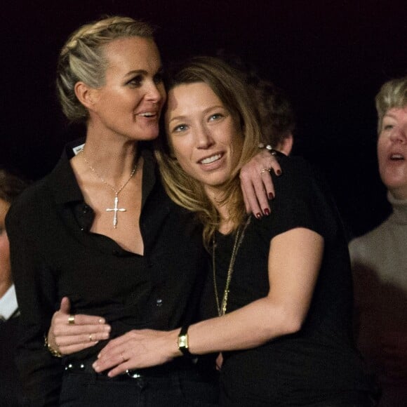 Exclusif - Laeticia Hallyday et Laura Smet - Aftershow apres le concert caritatif de Johnny Hallyday pour l'association de sa femme "La Bonne Etoile", qui vient en aide aux enfants du Vietnam, au Trianon a Paris, le 15 decembre 2013.