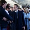 Emmanuel Macron arrive à la gare d'Avignon avec sa femme Brigitte Macron (Trogneux) dans le cadre de son déplacement à Carpentras, 17 février 2017. © Dominique Jacovides/Bestimage