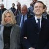 Emmanuel Macron, leader du mouvement " En Marche ", candidat à l'élection présidentielle et sa femme Brigitte visitent la citadelle fortifiée de Rocamadour et son église prise dans la roche le 24 février 2017 © Patrick Bernard / Bestimage