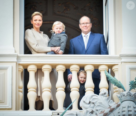 Le prince Jacques et la princesse Gabriella de Monaco avec leurs parents le prince Albert et la princesse Charlene au balcon du palais princier le 27 janvier 2017 lors des célébrations de sainte Dévote. © Michael Alesi / Bestimage