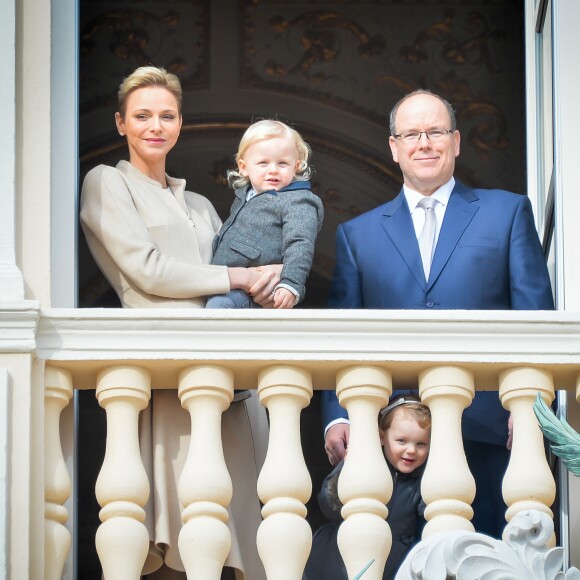 Le prince Jacques et la princesse Gabriella de Monaco avec leurs parents le prince Albert et la princesse Charlene au balcon du palais princier le 27 janvier 2017 lors des célébrations de sainte Dévote. © Michael Alesi / Bestimage