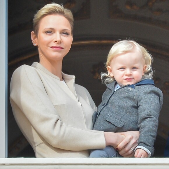 Le prince Jacques et la princesse Gabriella de Monaco avec leurs parents le prince Albert et la princesse Charlene au balcon du palais princier le 27 janvier 2017 lors des célébrations de sainte Dévote. © Michael Alesi / Bestimage