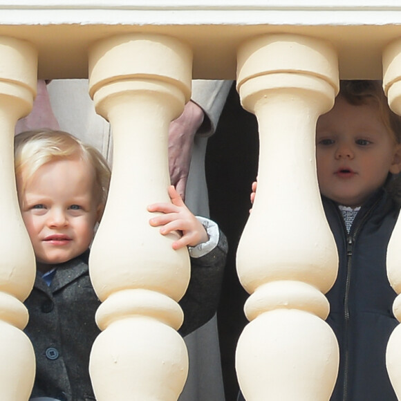 Le prince Jacques et la princesse Gabriella de Monaco avec leurs parents le prince Albert et la princesse Charlene au balcon du palais princier le 27 janvier 2017 lors des célébrations de sainte Dévote. © Michael Alesi / Bestimage