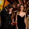 Casey Affleck reçoit l'Oscar du meilleur acteur pour le film 'Manchester by the Sea' sous les yeux de Brie Larson - le 26 février 2017