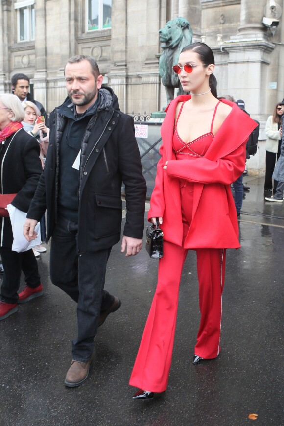 Bella Hadid quitte le défilé de mode prêt-à-porter automne-hiver 2017/2018 "Lanvin" à Paris. Le 1er mars 2017 © CVS-Veeren / Bestimage