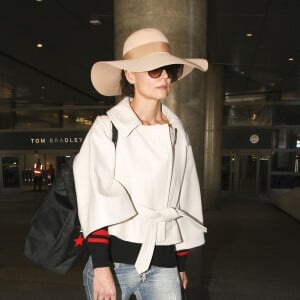 Katie Holmes arrive à l'aéroport de LAX à Los Angeles, le 24 février 2017, le 24 février 2017 © CPA/Bestimage