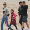 Exclusif - Katie Holmes et sa fille Suri se baladent sur la plage à Santa Monica, le 5 février 2017.