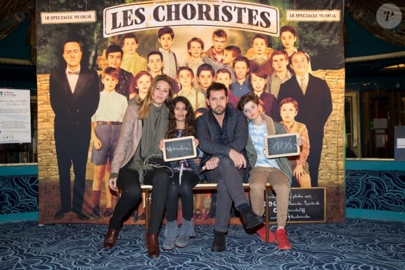 Exclusif - Frédéric Diefenthal, sa compagne et son fils Gabriel à la générale de la comédie musicale Les Choristes au théâtre des Folies Bergère à Paris, France, le 2 mars 2017.