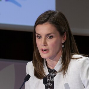 La reine Letizia d'Espagne présidait à la Journée mondiale des maladies rares en Espagne le 2 mars 2017 au musée du Prado à Madrid.