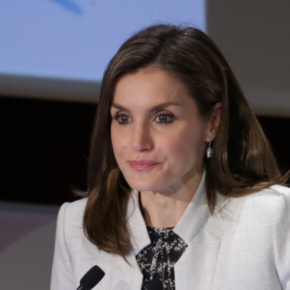 La reine Letizia d'Espagne présidait à la Journée mondiale des maladies rares en Espagne le 2 mars 2017 au musée du Prado à Madrid.