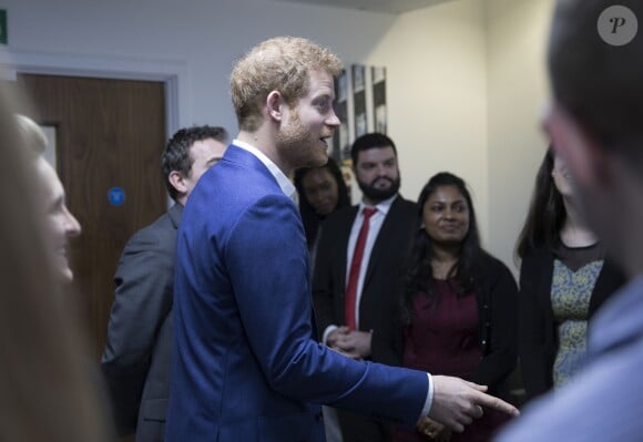 Le prince Harry visite Big White Wall, un service de santé mentale à Londres le 27 février 2017.