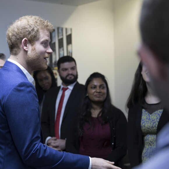 Le prince Harry visite Big White Wall, un service de santé mentale à Londres le 27 février 2017.