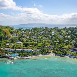 Vue aérienne du resort Round Hill Hotel & Villas, où le prince Harry et Meghan Markle ont séjourné en mars 2017 à l'occasion du mariage de Tom Inskip et Lara Hughes-Young.