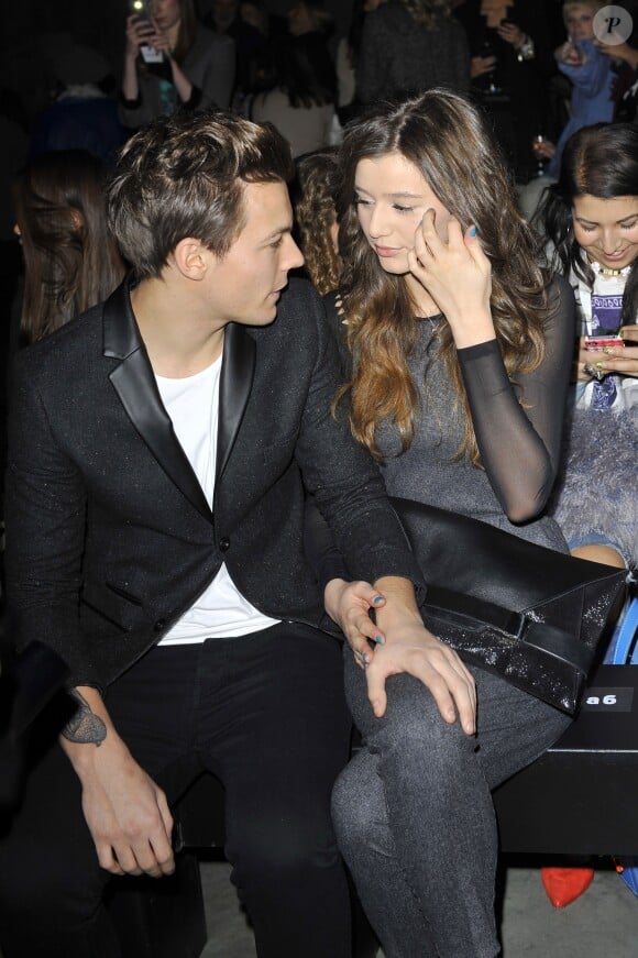 Louis Tomlinson et sa petite amie Eleanor Calder au Defile Topshop pendant la Fashion Week de Londres, le 17 fevrier 2013.