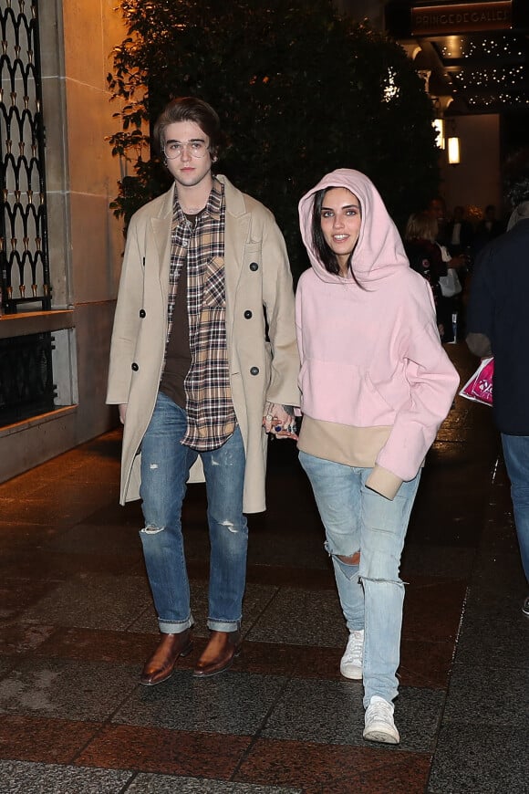 Gabriel-Kane Day-Lewis et sa petite amie Laura Bensadoun arrivent à la soirée du magazine CR Fashion Week à l'hôtel Four Seasons George V à Paris, le 4 mars 2017.