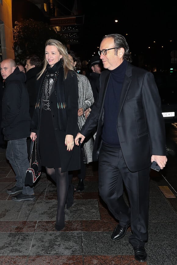 Delphine Arnault et son compagnon Xavier Niel arrivent à la soirée du magazine CR Fashion Week à l'hôtel Four Seasons George V à Paris, le 4 mars 2017.