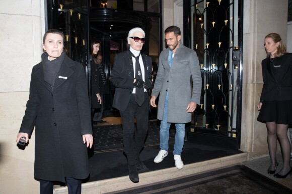 Karl Lagerfeld et son assistant Sébastien Jondeau à la soirée du magazine CR Fashion Week à l'hôtel Four Seasons George V à Paris, le 4 mars 2017.