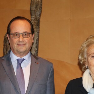 La ministre de la culture et de la communication Audrey Azoulay, le président de la République François Hollande, Bernadette Chirac et son petit-fils Martin Rey-Chirac lors de l'inauguration de l'exposition "Jacques Chirac ou le dialogue des cultures" au musée du quai Branly à Paris, le 20 juin 2016. © Jérôme Dominé/Pool/Bestimage