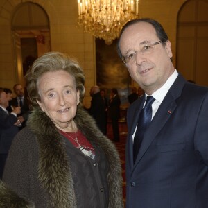 Exclusif - Bernadette Chirac et Francois Hollande - Francois Hollande a élevé la chanteuse et actrice Line Renaud au rang de grand officier de la Légion d'honneur lors d'une cérémonie au palais de l'Elysée à Paris le 21 novembre 2013.