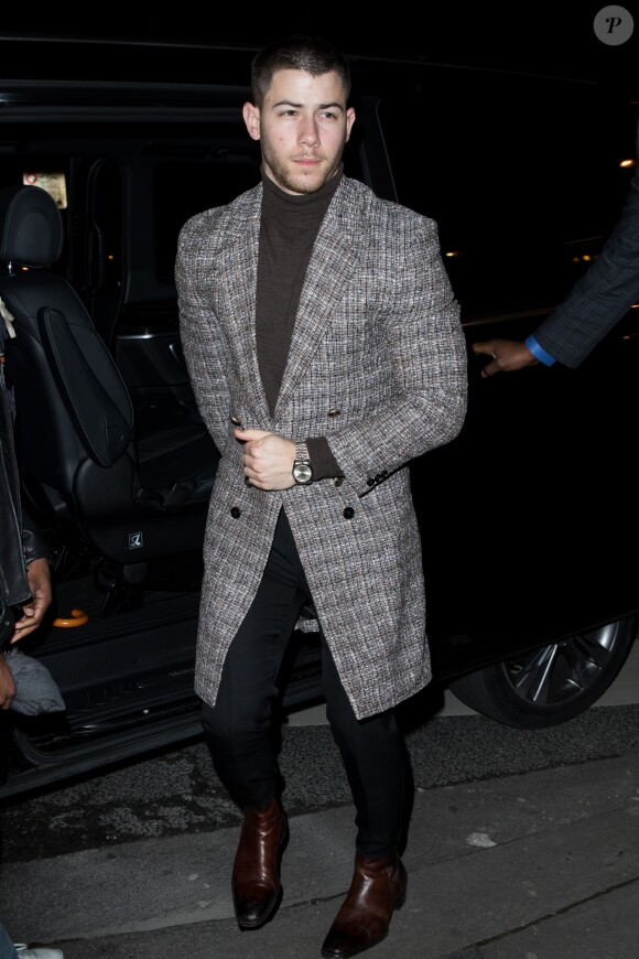 Nick Jonas arrive au restaurant Lapérouse pour assister au dîner de V Magazine. Paris, le 7 mars 2017. © Cyril Moreau/Bestimage