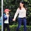 Exclusif - Jennifer Garner se balade avec ses enfants Violet, Seraphina et Samuel dans les rues de Los Angeles, le 3 mars 2017
