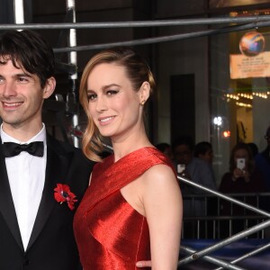 Brie Larson et fiancé Alex Greenwald à la première de 'Kong: Skull Island' au théâtre Dolby à Hollywood, le 8 mars 2017 © Chris Delmas/Bestimage