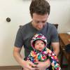Sur sa page Facebook, Mark Zuckerberg a publié une photo de sa petite fille Maxima qui va chez le médecin pour la première fois. Le 8 janvier 2016.