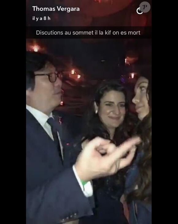 Amusé, Thomas Vergara a partagé des photos de la rencontre entre Nabilla et Thomas Vergara, le 9 mars 2017 à Paris