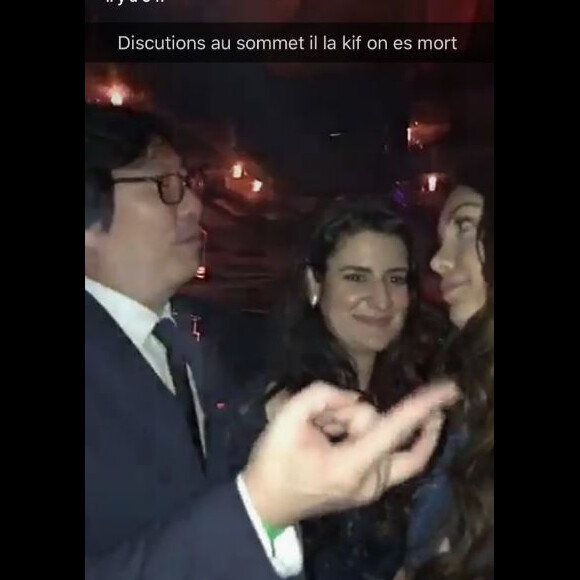 Amusé, Thomas Vergara a partagé des photos de la rencontre entre Nabilla et Thomas Vergara, le 9 mars 2017 à Paris