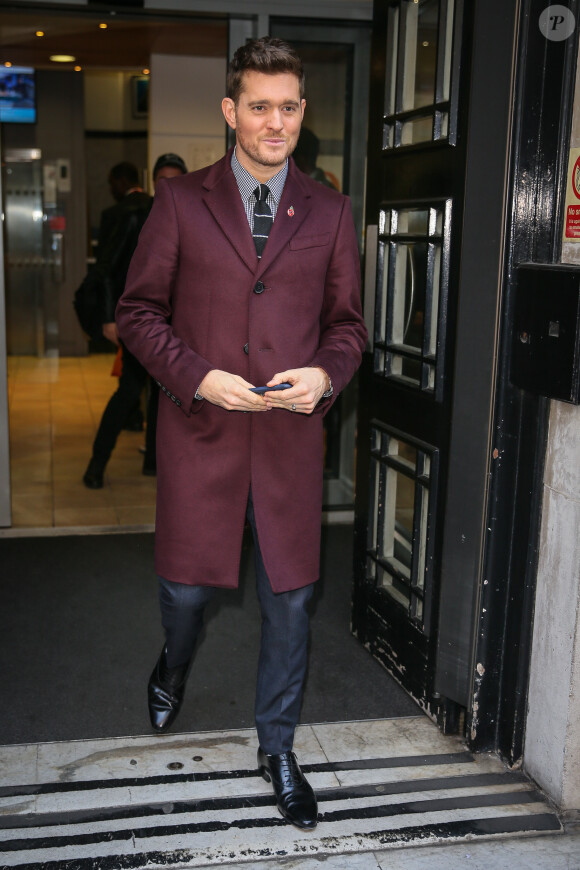 Michael Bublé à la sortie des studios BBC Radio Two à Londres, Royaume Uni, le 28 octobre 2016.