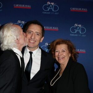 Exclusif - Gad Elmaleh avec son père David et sa mère Régine lors du photocall du spectacle de Gad Elmaleh "Oh My Gad" au "Carnegie Hall" à New York, le 11 février 2017. © Dominique Jacovides/Bestimage