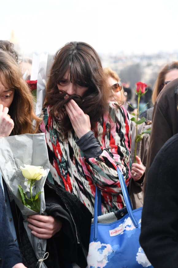Les familles et les proches des victimes de l'accident d'hélicoptère, survenu il y a deux ans en mars 2015, lors du tournage en Argentine du jeu d'aventure "Dropped", se sont réunis pour rendre hommage aux disparus et réclamer justice sur l'Esplanade du Trocadéro à Paris, France, le 11 mars 2017. Deux hélicoptères s'étaient heurtés peu après leur décollage de Villa Castelli, dans le nord-ouest de l'Argentine. Dix personnes avaient péri, dont les sportifs Florence Arthaud, Camille Muffat et Alexis Vastine. Les familles de victimes attendent toujours que des responsabilités soient établies. © Lionel Urman/Bestim