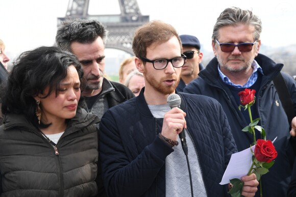 Les familles et les proches des victimes de l'accident d'hélicoptère, survenu il y a deux ans en mars 2015, lors du tournage en Argentine du jeu d'aventure "Dropped", se sont réunis pour rendre hommage aux disparus et réclamer justice sur l'Esplanade du Trocadéro à Paris, France, le 11 mars 2017. Deux hélicoptères s'étaient heurtés peu après leur décollage de Villa Castelli, dans le nord-ouest de l'Argentine. Dix personnes avaient péri, dont les sportifs Florence Arthaud, Camille Muffat et Alexis Vastine. Les familles de victimes attendent toujours que des responsabilités soient établies. © Lionel Urman/Bestim
