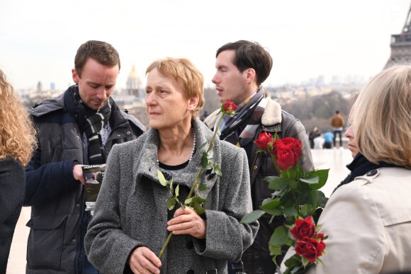 Les familles et les proches des victimes de l'accident d'hélicoptère, survenu il y a deux ans en mars 2015, lors du tournage en Argentine du jeu d'aventure "Dropped", se sont réunis pour rendre hommage aux disparus et réclamer justice sur l'Esplanade du Trocadéro à Paris, France, le 11 mars 2017. Deux hélicoptères s'étaient heurtés peu après leur décollage de Villa Castelli, dans le nord-ouest de l'Argentine. Dix personnes avaient péri, dont les sportifs Florence Arthaud, Camille Muffat et Alexis Vastine. Les familles de victimes attendent toujours que des responsabilités soient établies. © Lionel Urman/Bestim