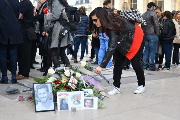 Les familles et les proches des victimes de l'accident d'hélicoptère, survenu il y a deux ans en mars 2015, lors du tournage en Argentine du jeu d'aventure "Dropped", se sont réunis pour rendre hommage aux disparus et réclamer justice sur l'Esplanade du Trocadéro à Paris, France, le 11 mars 2017. Deux hélicoptères s'étaient heurtés peu après leur décollage de Villa Castelli, dans le nord-ouest de l'Argentine. Dix personnes avaient péri, dont les sportifs Florence Arthaud, Camille Muffat et Alexis Vastine. Les familles de victimes attendent toujours que des responsabilités soient établies. © Lionel Urman/Bestim