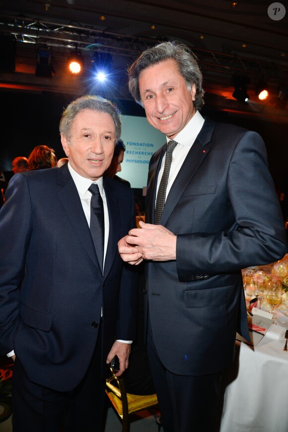 Michel Drucker et Patrick de Carolis - Dîner de gala de la première édition des prix "les Stéthos d'Or" en faveur de la Fondation pour la recherche en physiologie dont le docteur Frédéric Saldmann est le directeur scientifique à l'hôtel George V à Paris le 13 mars 2017. © Coadic Guirec/Bestimage