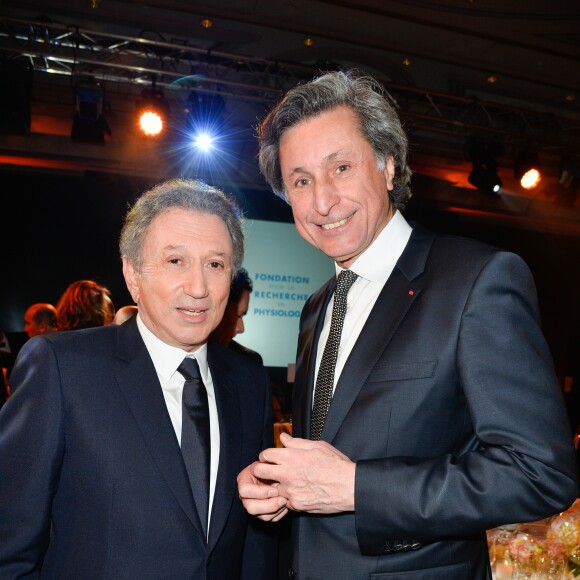 Michel Drucker et Patrick de Carolis - Dîner de gala de la première édition des prix "les Stéthos d'Or" en faveur de la Fondation pour la recherche en physiologie dont le docteur Frédéric Saldmann est le directeur scientifique à l'hôtel George V à Paris le 13 mars 2017. © Coadic Guirec/Bestimage